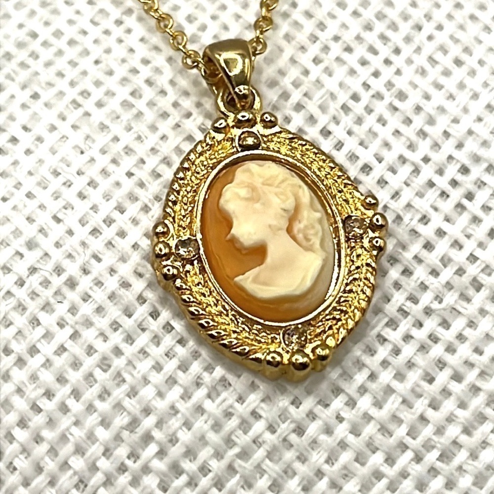 Vintage Cameo Gold  Plated Necklace with Oval Pendant 18” Length 1” Victorian